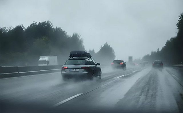 雨天行车，小心驾驶！