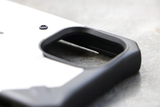 Give your iPhone a full protection -UAG case