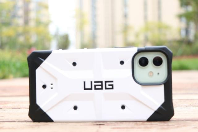 Give your iPhone a full protection -UAG case